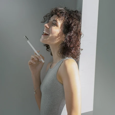 Aqua Green zubná kefka s echinaceou pre protizápalovú starostlivosť o ďasná