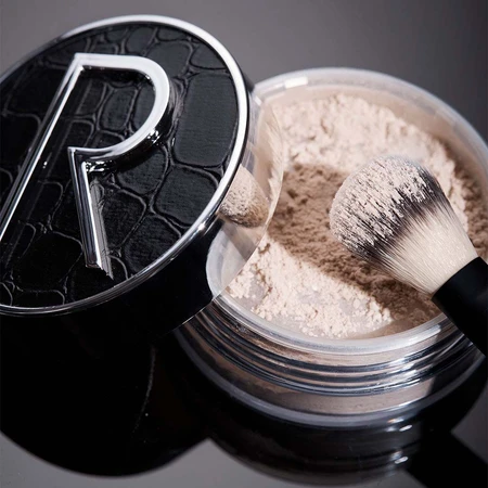 Vyhladzujúci a rozjasňujúci púder Glass Powder