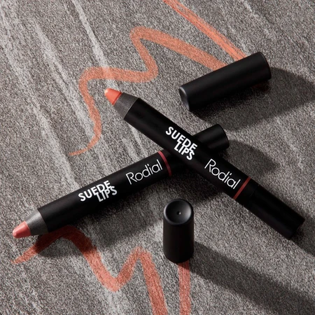 Suede Lips Čierny jagavý vyhladzujúci rúž